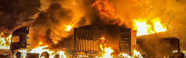 Dve osobe poginule u napadu dronovima na Odesu, oštećene desetine kuća