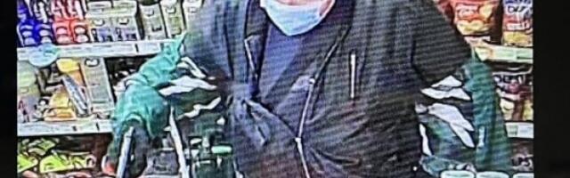 OVO JE TRENUTAK PLJAČKE! Maskiran hirurškom maskom i pištoljem u ruci opljačkao pumpu u Mirijevu (FOTO)