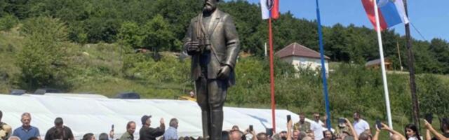 Ko četnike u Crnoj Gori pretvara u 'heroje'?