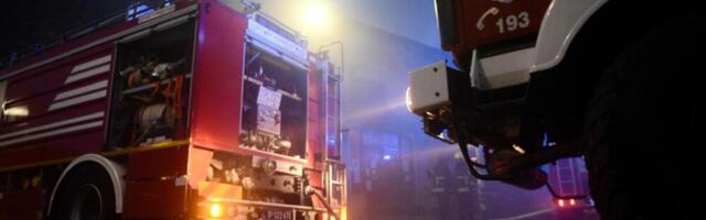 Saobraćajna nesreća na Novom Beogradu: Prošao na crveno, pa se zakucao u vatrogasno vozilo!