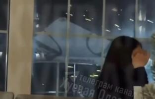 RUSKI NAPAD NA ODESU PREKINUO ROMANTIČNI DEJT: Devojka u restoranu plače dok iza nje puca PVO (VIDEO)