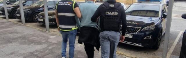 KO SU OVI LJUDI? Policija otkrila stotine muškaraca u NAPUŠTENOJ ŠKOLI! Evo kako su reagovali kada su ih ugledali