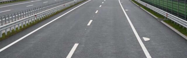 AMSS: Saobraćaj slabijeg intenziteta zbog praznika, zadržavanja na granici za teretna vozila