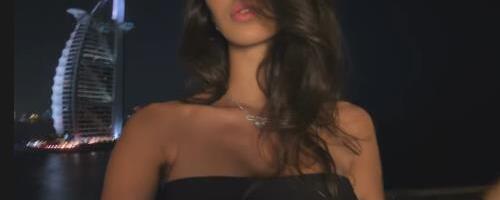 ĆERKA HARISA DŽINOVIĆA SE BAŠKARI U DUBAIJU! U jeku bombaških napada uživa - muškarac je fenira, žena masira - iz hotelske sobe puca pogled na Burdž al Arab