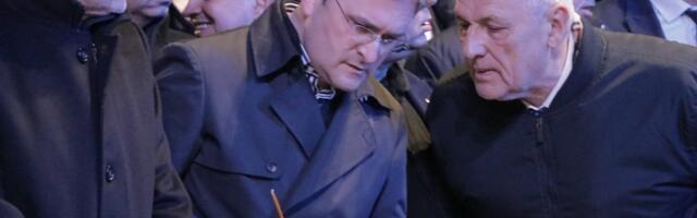 Nastavak suđenja: Selaković ispraćen u Specijalni sud zvižducima i uzvicima - lopovi, lopovi