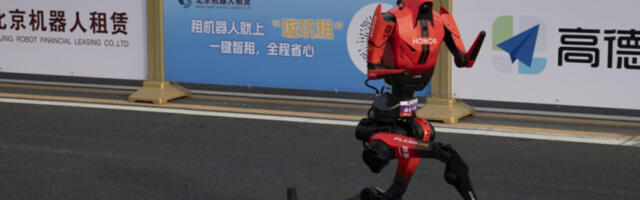 Кинески хуманоид Муња постао најбржи тркач на свету