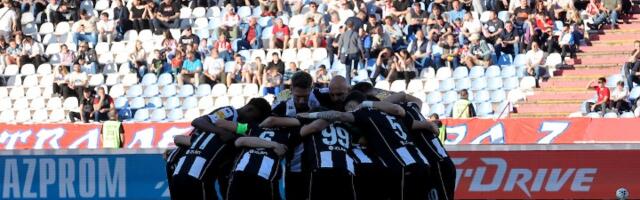 Fudbaler Partizana posle meča kao dete srećan zbog dresa rivala: Šta li će na ovo reći "grobari"? (VIDEO)