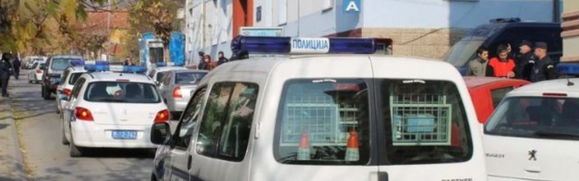 Lažni policajac iz Vranja koji je opljačkao strance na auto-putu ostaje iza rešetaka do daljnjeg!