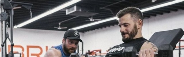 Kako u kućnoj teretani vežba čovek u najboljoj formi na svetu