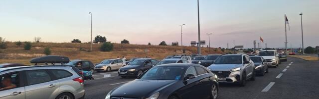Zbog velikih vrućina turisti običnu kreću na put u večernjim satima - noćas kolaps na Preševu