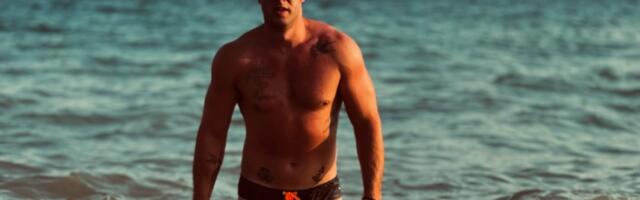 (FOTO) Naš glumac napustio Srbiju, oženio prelepu Ruskinju i pokazao mišićavo telo: Žene ostale bez daha