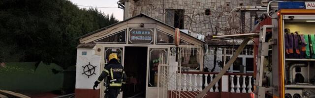 VELIKI POŽAR NA SAVI: Izgoreo jedan od popularnijih mitrovačkih restorana