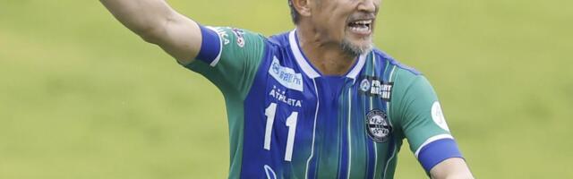 NAJSTARIJI PROFESIONALNI FUDBALER NA SVETU NASTAVLJA DA POMERA GRANICE! Bliži se 60. rođendanu, a ima novi klub!