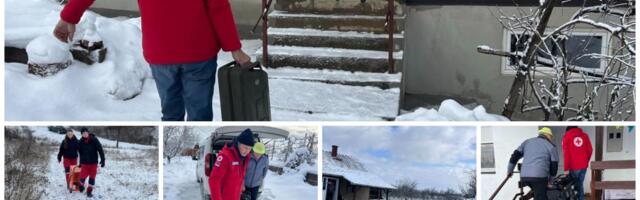 Više od 400 porodica dobilo hitnu pomoć: Haos zbog snega u Srbiji – evo gde Crveni krst odmah interveniše