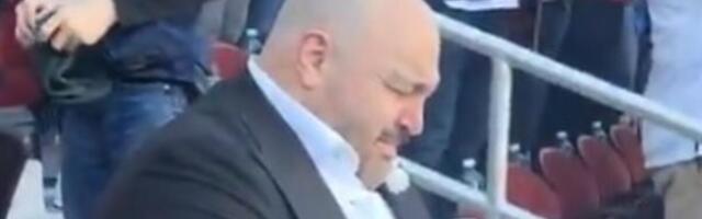 KAŽU DA JE PROPAO KAO ŽETON! Glumac uhvaćen na tribinama kako plače i utučen sedi sam - istina o snimku koji kruži
