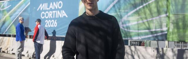 On je apsolutni hit na OI, trenira 13 zemalja, menja jakne u sekundi i trči do olimpijaca, za koga navija?!