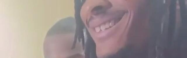 Ovo je šou! Mekintajer usred obraćanja počeo da zeza Monekea: "Da, da... Sigurno..."