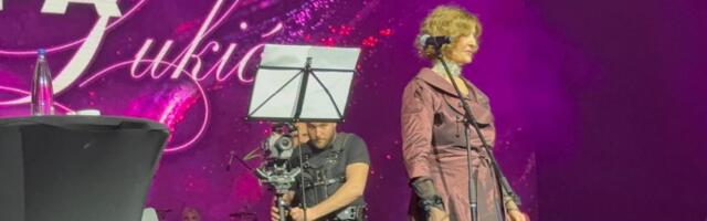 "Nisu mi dali da..." Lepa Lukić održala govor o oproštajnom koncertu, na scenu izašla u autfitu od 10.000 evra