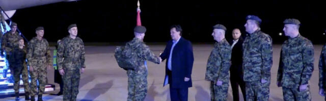 Министар Гашић дочекао мировњаке Војске Србије по повратку из мисије у Либану
