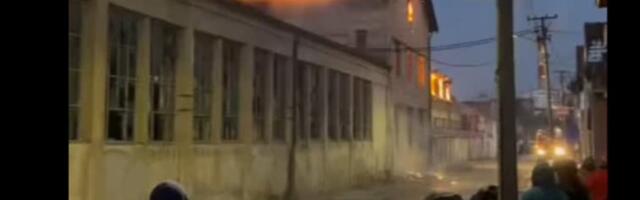 Ogroman požar u Nišu: Gori zgrada "Prosvete" (VIDEO)