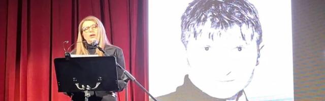 (VIDEO) VIKI MILJKOVIĆ ODRŽALA POTRESAN GOVOR NA KOMEMORACIJI BRATU Pevačica lila suze, jedva je izustila: "Nadam se da si na lepšem mestu, gde te ništa neće boleti