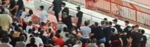 Šta se sve dešavalo na Marakani? Uvrede za Vučića, huligani u crnom tukli na tribini, navijači se sklanjali (VIDEO)