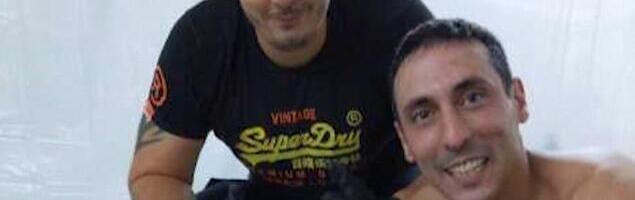 BELIVUK I LALIĆ POZIRAJU SA KRVAVOM ŽRTVOM U KUĆI STRAVE! Monstruozne fotografije prikazane na suđenju klanu, okrivljeni odmah SKOČIO da negira! (FOTO)