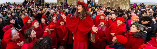 Hiljade ljudi dočekalo izlazak sunca kod Stounhendža tokom zimskog solsticija