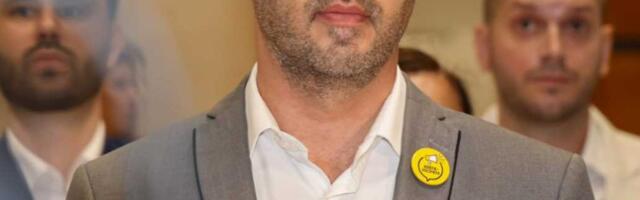 SAVO MANOJLOVIĆ POGUBIO KONCE Pre nekoliko meseci pričao jedno, sada drugo - protivio se izborima, a sada... (VIDEO)