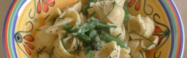 Pasta sa šparglama: Prolećni ručak, lagan i kremast (RECEPT+VIDEO)
