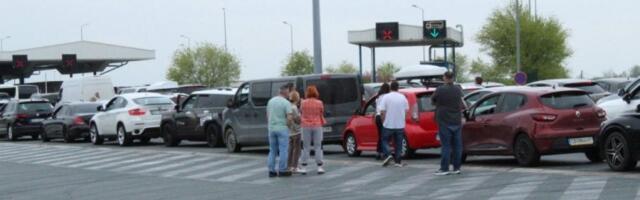 I DO ČETIRI SATA NA IZLAZU IZ SRBIJE: Evo kakva je situacija na graničnim prelazima
