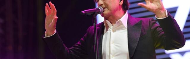 „Čolo, ti li si?“ Zdravko Čolić iznenadio publiku potezom koji podseća na Desingericu: Snimak iz Trebinja izazvao haos na mrežama