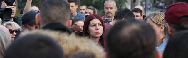Jedan od privedenih antivaksera je vakcinisan i to je sve što treba da znamo da bismo skapirali kakvi su ovo ljudi