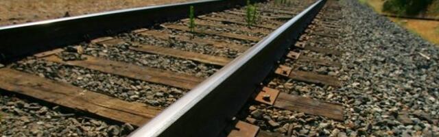 STRAVIČNA SAOBRAĆAJNA NESREĆA KOD VRNJAČKE BANJE! Voz naleteo na dva putnička vozila  - Saobraćaj u prekidu!