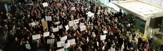 Stambeni krediti - Vučićev "adut" da smiri pobunu mladih