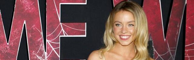 Najlepša mlada glumica Holivuda "SRUŠILA" mreže VRELOM FOTKOM pod vodom u bazenu