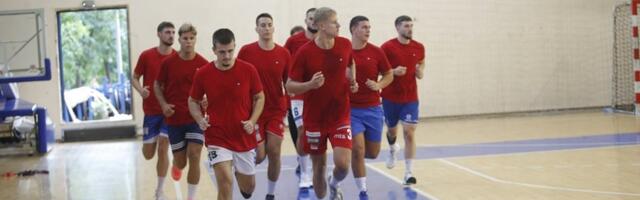 Zvezda počela pripreme: Neki novi klinci sanjaju iznenađenje (VIDEO)