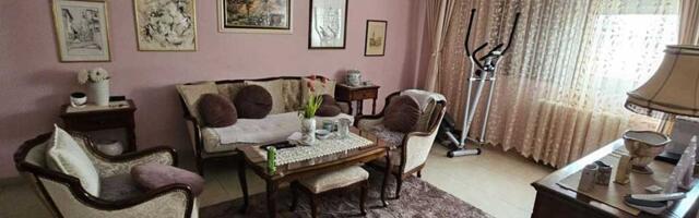 FOTO: Na prodaju komforan trosoban stan u naselju 4. jul – ima i terasu