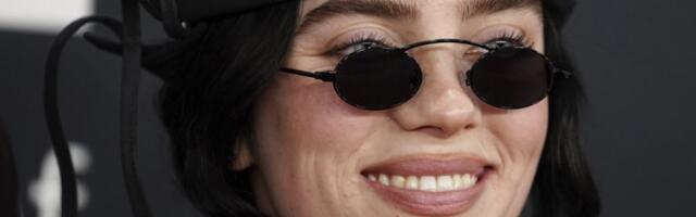 OVO GLEDATE NA SOPSTVENU ODGOVORNOST! Međunožje pevačice SEVNULO! Šokirala publiku u prvim redovima tada! (FOTO)