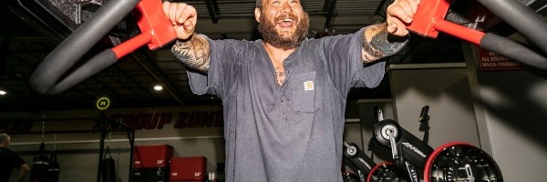 Reper strongmen treninzima uspeo da skine preko 55 kilograma