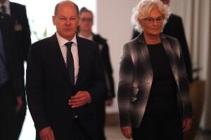 Немачка министарка одбране затражила од канцелара Шолца да је разреши дужности