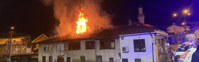 Požar u Staroj čaršiji: Jedna osoba u teškom stanju, evakuisano više ljudi