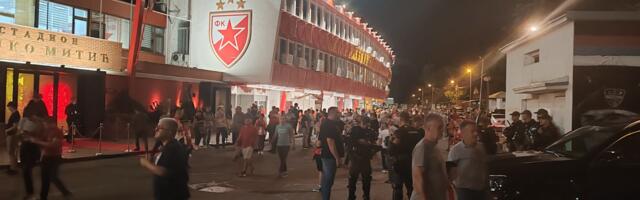 Prve slike sa Autokomande: Navijači stižu na “Marakanu”, ali nema gužve i euforije (VIDEO)
