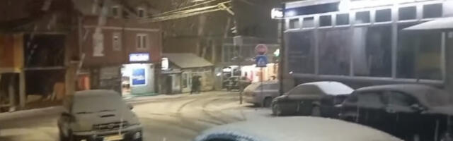 JAKA SNEŽNA MEĆAVA POGODILA OVAJ DEO SRBIJE: Pogledajte kako izgledaju gradske ulice! (FOTO)