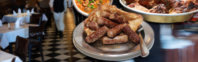 Srbi selu da jedu, a kad je stigao račun ostali van sebe: "Iće i piće za manje od 1.000 dinara" - pazite gde tačno