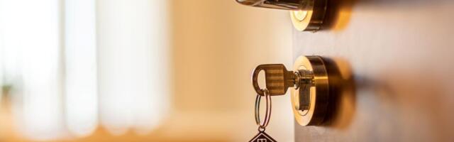 Ne ostavljajte ključ u bravi tokom noći: Ovo svi radimo, a stručnjaci objašnjavaju zašto smo u velikoj zabludi