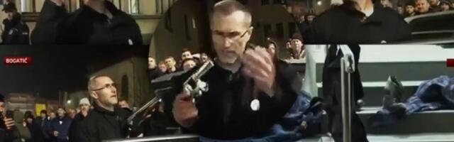 Sa kim je to blokader iz Bogatića?! Busa se u patriotske grudi - a usnimljen sa antisrpskim teroristima