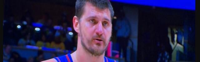 Jokić krvav kao u ratnom filmu! Opet su ga tukli, sudije neme, a on im uzvratio na jedini pravi način /FOTO/