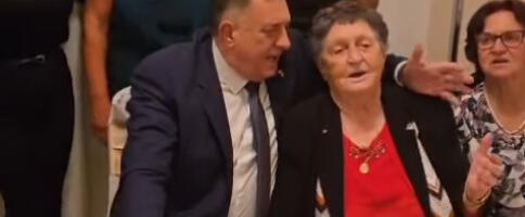Majka je Miloradu Dodiku bila najveća podrška, na slavljima su pevali zajedno: “Oprosti za svaku brigu” (VIDEO)