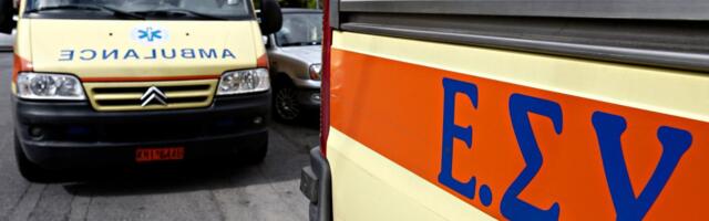 Snimak nesreće na Kritu: Sudar automobila i vozila hitne pomoći kod bolnice, pacijent preminuo